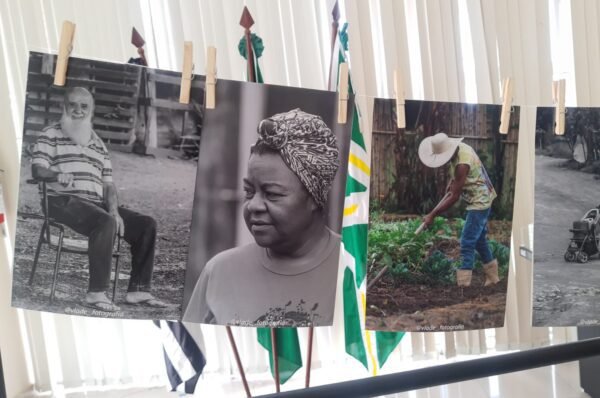 Mostra de fotografias “O Lado de Dentro” é exposta na Câmara Municipal de Valinhos