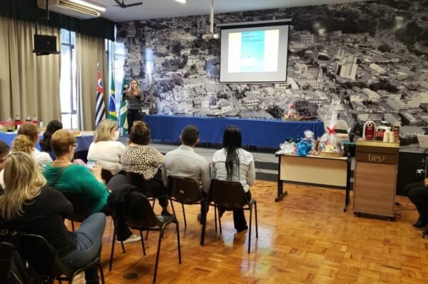 Prefeitura dá início a Semana da Enfermagem com palestra e meditação para os profissionais da rede de saúde