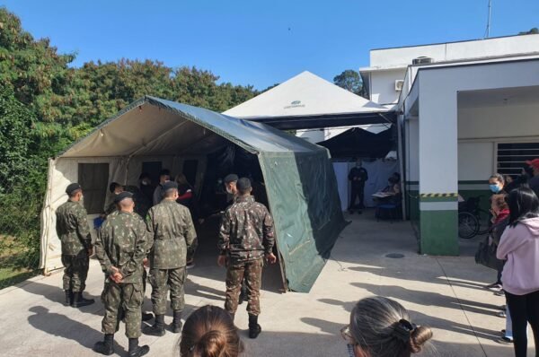 UPA recebe tenda do Exército para atendimento médico exclusivo do Covid-19