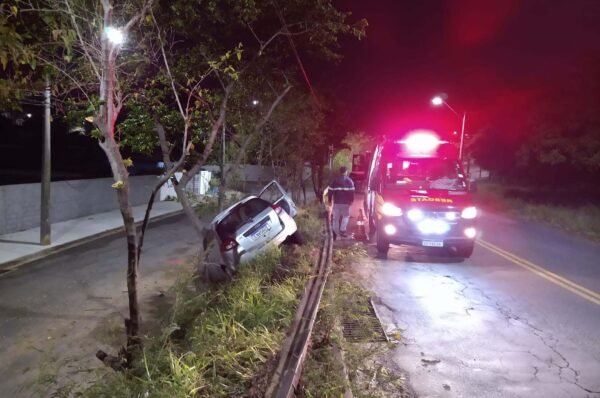 ACIDENTE DE TRÂNSITO NO BAIRRO ALTO DA COLINA, EM VALINHOS