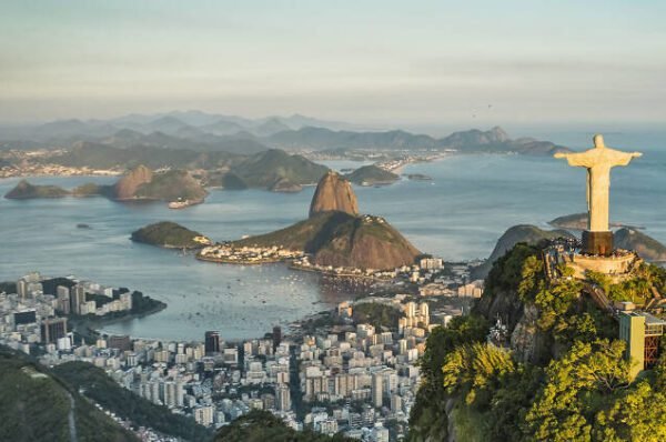 DIA DO REENCONTRO: A NOVA DATA CELEBRA O FIM DAS RESTRIÇÕES CONTRA A COVID NO RIO DE JANEIRO
