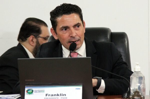 APROVADO O PROJETO DO VEREADOR FRANKLIN QUE ACABA COM AS TAXAS NAS EMISSÕES DE CERTIDÕES