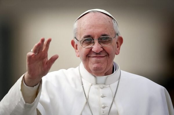 Papa Francisco pede fim do ódio e reza pelo Brasil faltando 4 dias para o 2º turno