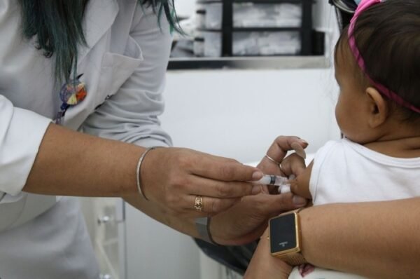 Vinhedo inicia vacinação da Covid-19 em bebês a partir de seis meses com comorbidade