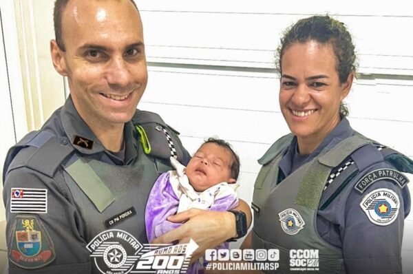 Bebê foi salva por policiais militares após se engasgar