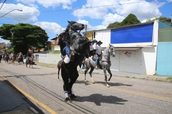 Desfile de Cavaleiros com Festival Sertanejo acontece nos dias 4 e 5 de fevereiro