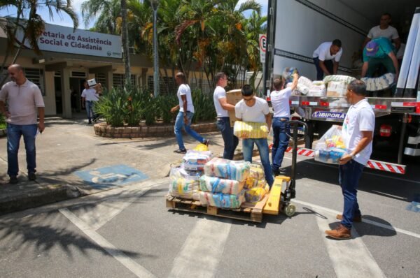 <strong>Vinhedo arrecada mais de 4 toneladas de alimentos e 32 mil peças de roupas na Campanha SOS Litoral Norte </strong><strong></strong>