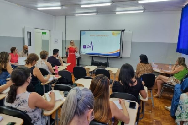 Educadores da rede municipal de Valinhos passam por formação voltada ao domínio da Língua Brasileira de Sinais￼￼