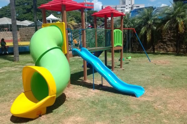 <strong>Praça Washington Luiz recebeu dois novos playgrounds na última quinta-feira (16)</strong>