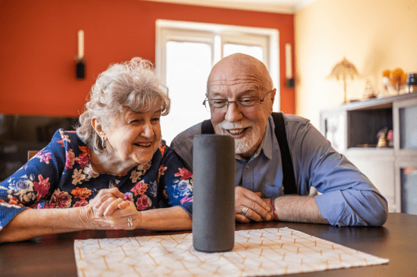 Laços Saúde lança primeira enfermeira virtual com foco no público 60+