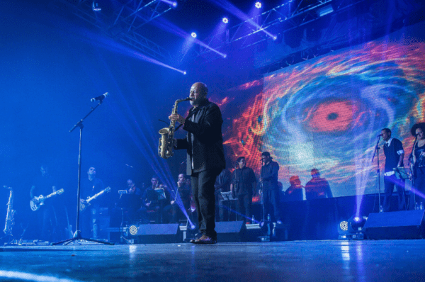 Saxofonista Angelo Torres celebra 20 anos de carreira solo em turnê nacional