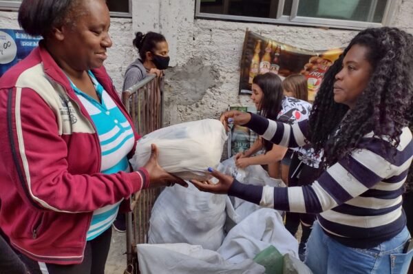 Centro comunitário em Petrópolis completou um ano