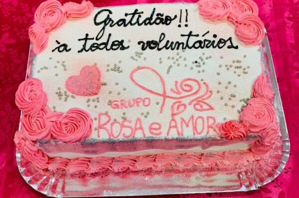 Voluntários do Grupo Rosa e Amor são homenageados