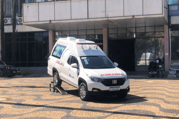 Valinhos recebe nova ambulância para transporte de pacientes acamados