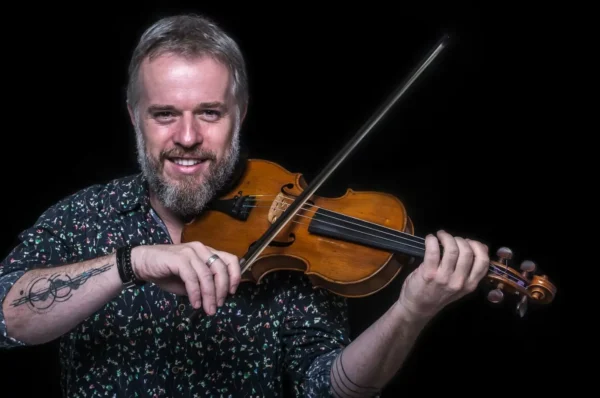 Vinhedo terá oficina gratuita com violinista Nicolas Krassik