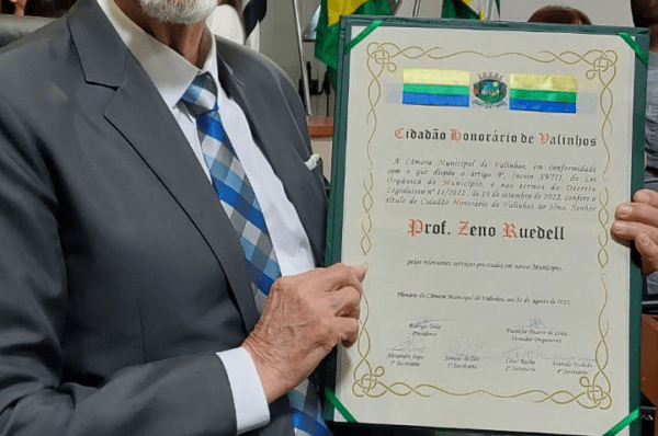 Professor Zeno Ruedell recebe Título de Cidadão Honorário de Valinhos