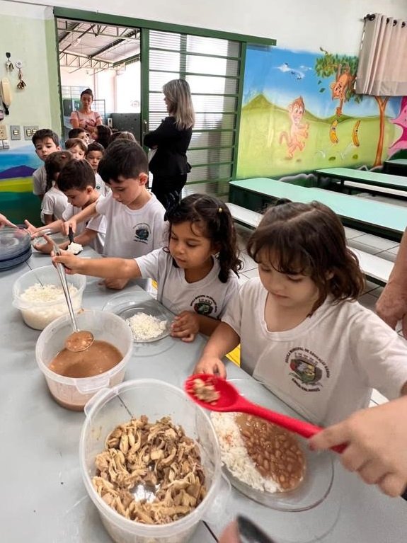 Prefeitura de Valinhos inaugura merenda Self-Service para crianças em Escola Municipal