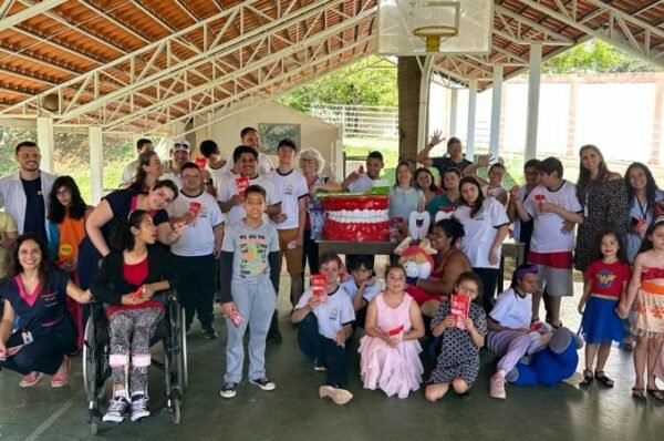 Valinhos promove ações educativas sobre saúde bucal para 200 alunos da APAE