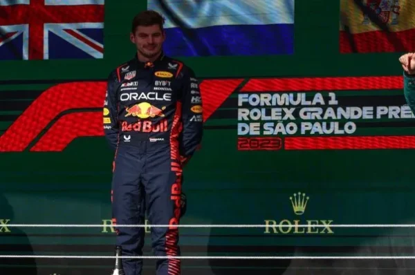 Verstappen vence GP do Brasil com chegada pelo 3º lugar nos centésimos