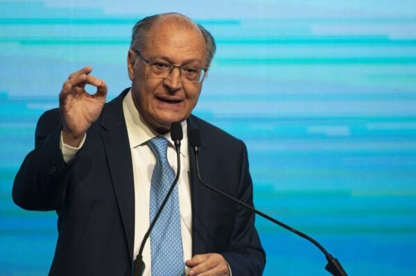 Governo estuda ‘Desenrola’ para empresas endividadas, revela Alckmin