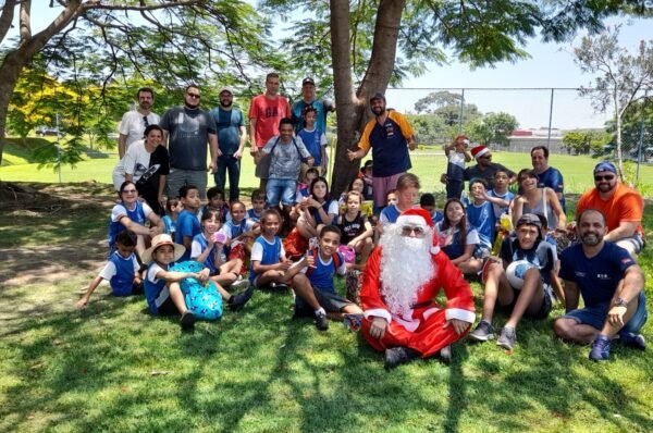 Festa de Natal na EATON Proporciona Alegria às Crianças da ACES