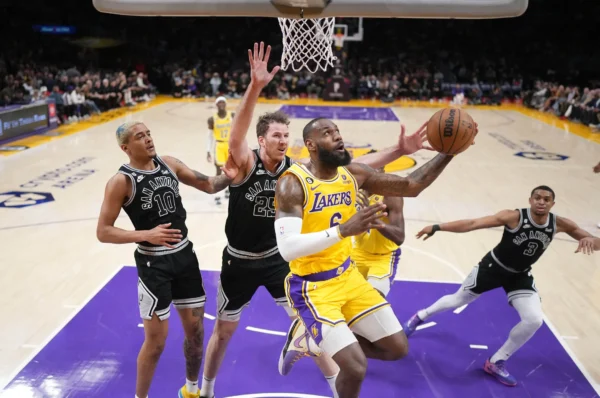 Lakers e Spurs se enfrentam com histórico acirrado