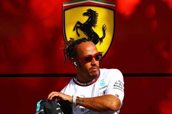 Lewis Hamilton receberá US$ 100 milhões na Ferrari