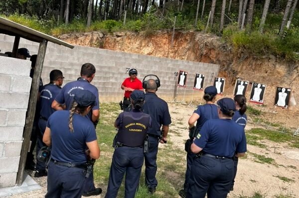 Cidade de Valinhos ministra curso de tiro a Guarda Civil Municipal em Louveira