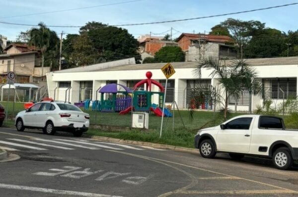 Munícipes pedem cobertura para playground de CEMEI no Jardim São Luiz