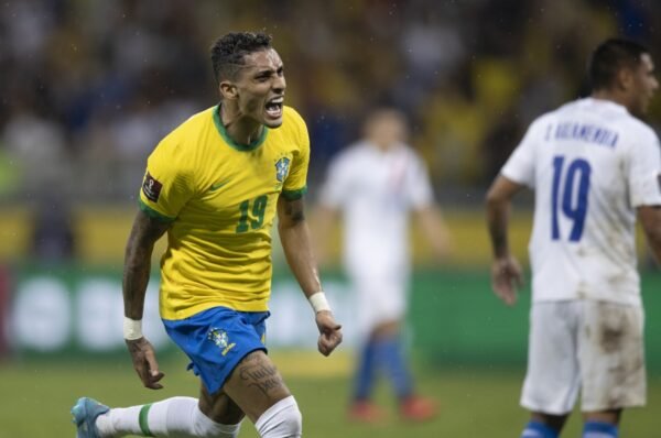 Brasil enfrenta Paraguai em busca da sua primeira vitória