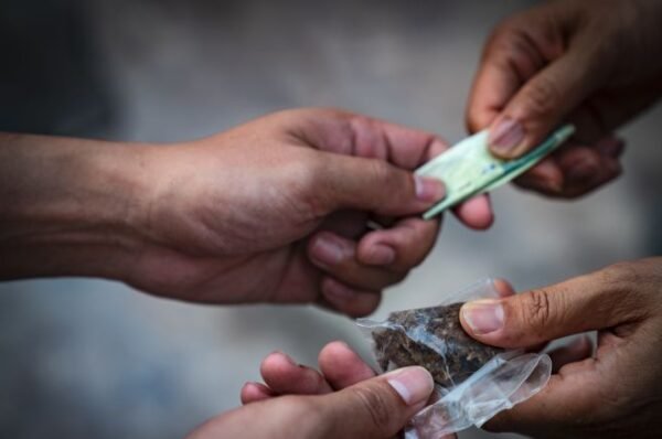 Polícia prende suspeitos de tráfico em casa utilizada para venda de drogas em Campinas