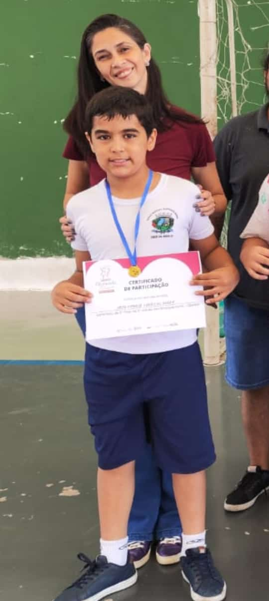 Enzo, aos 9 anos, conquista medalha de ouro na Olimpíada Mirim de Matemática