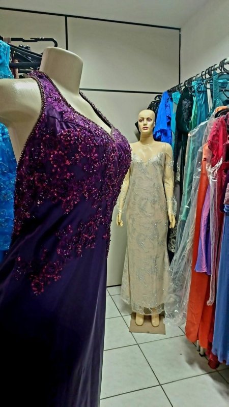 Bazares permanecem abertos até dia 28 de novembro com promoção de vestidos de festa