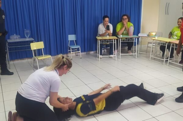 Comandante da Guarda ministra curso de primeiros socorros em escola