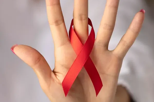 Dezembro Vermelho aposta na conscientização e prevenção do HIV e ISTs