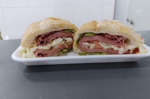 Asserutil comemora 25 anos com lanche especial de mortadela na Festa do Figo 2025