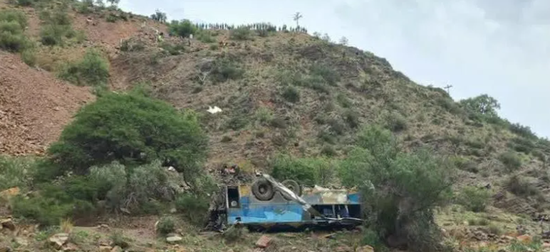 Acidente de ônibus na Bolívia deixa ao menos 31 mortos e vários feridos