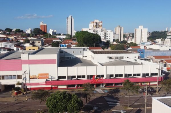 Advogado da Rede de Supermercados Caetano esclarece suspensão temporária de lojas, ação de despejo e negociações em andamento