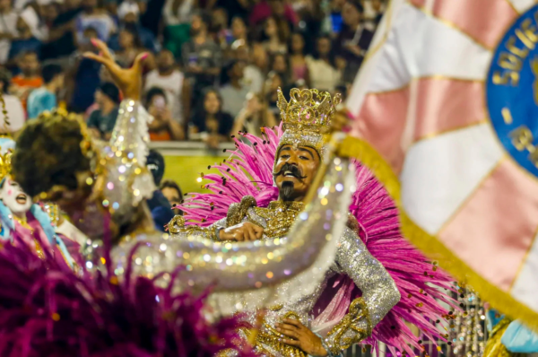 Rosas de Ouro brilha no Anhembi e conquista o Carnaval de SP após 15 anos