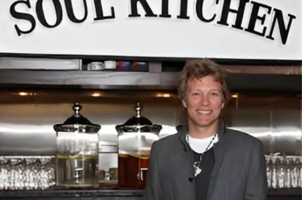 Restaurante solidário de Jon Bon Jovi causa polêmica com prefeito nos EUA